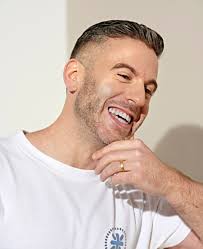 Elliot Faber's Instagram, Twitter & Facebook