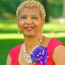 Gwen Handy's Instagram, Twitter & Facebook