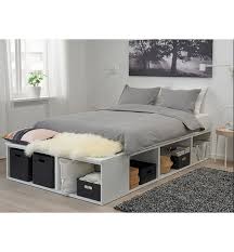 This platform bed is made of poplar and walnut and sits atop a finely finished metal base. Pin On Wohnen