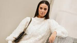 Victoria Federica se tira al suelo de la emoción al recibir una gran sorpresa