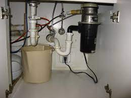 Fixing a leaky kitchen sink isn't especially hard, but you do have to know what to look for. Kitchen Sink Drain Leak Repair Guide 002