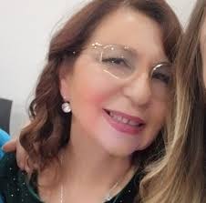 Forse non tutti sanno che quando John Lennon incontrò Yoko Ono nel 1966  lasciò la moglie Cinthia e il figlio Julian che allora aveva appena cinque  anni disinteressandosi totalmente del bambino. Chi