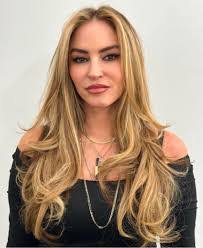 Ann Tyra's Instagram, Twitter & Facebook