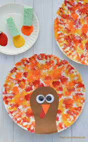 This Thanksgiving Turkey Craft Uses A Fun Sponge Painting Technique On Paper Plates For The Turk Fun Fall Crafts Preschool Crafts Fall Easy Thanksgiving Crafts