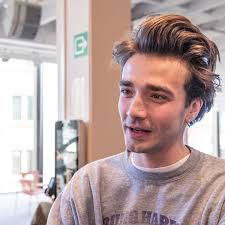 Aaron Blommaert in Radio Kamiel-uitzending: “Mijn lievelingsliedje in 't  Oilsjters? 'Sliert in mennen neis' van De Stoefkabassen”