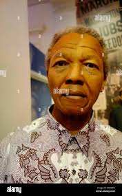 Cera figura di Nelson Mandela nella rinomata in tutto il mondo come  attrazione turistica il museo delle cere di Madame Tussauds a Londra, Regno  Unito Foto stock