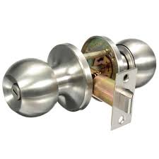 Si on doit démonter le mécanisme du pêne, on va retirer les vis qui sont placées dans la plaque têtière, qui retiennent le tout dans le champ de la porte. Serrure Pour Salle De Bain Chambre Porte Canal Cdiscount Bricolage