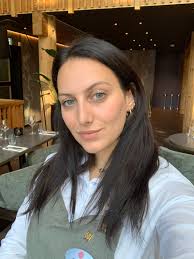 Hola, 😃 We're a young italian couple looking for a seasonal job in  Benidorm for this summer .We have +10 years experience in the hospitality  and restaurant industry, both