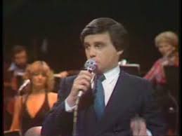 Enjoy the videos and music you love, upload original content, and share it all with friends un extrait du numéro un à mireille mathieu de 1979 avec thierry le luron. Charles Aznavour Et Thierry Le Luron Camarade Video Dailymotion