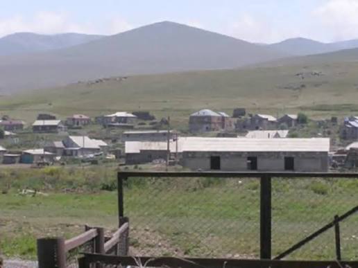 🔸️ #Şirazlı — #Vedibasar mahalının #Vedi rayonunda kənd. Şirazlı - İrəvan quberniyasının İrəvan qəzasında, indiki Vedi (Ararat) rayonunda kənd. Rayon mərkəzindən 5 km cənub-şərqdə, Vedi çayından axan arxın yanında yerləşir. «İrəvan əyalətinin