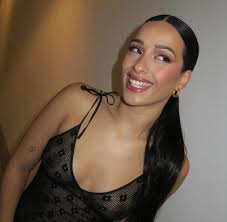 Chanel Terrero luce tipazo en una gala con un espectacular vestido con  transparencias | JaqueMateAteos