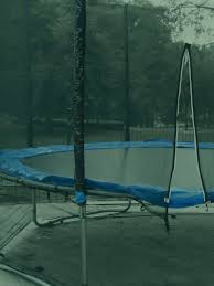 What are fun games to play on the trampolin? Fun Games To Play On A Trampoline