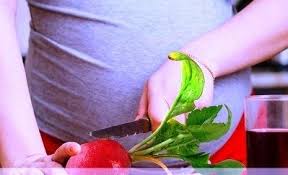 Hamilelikte Turp Yemek Zarli Midir Yoksa Faydali Midir Gebelikte Kimizi Turp Ve Kara Turp Tuketmek Arasinda Fark Var Midir Ham Hamilelik Yemek Gebelik Donemi