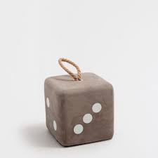 Image Of The Product Die Shaped Cement Doorstop Com Imagens Artesanato De Cimento Vasos De Cimento Artefatos De Cimento