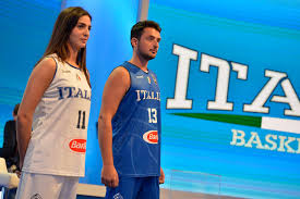 Lo sloveno tadej pogacar, vincitore della 'grande boucle' dell'anno scorso, ha indossato la maglia gialla di leader della classifica generale. Italbasket Presentata Oggi La Nuova Maglia Azzurra Mondiali It