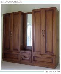 Hal ini membuat semua orang akan mencari perabotan yang cocok dan terbaik. Pin Di Lemari Pakaian Almari Wardobe Armoire