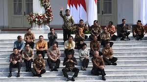 Perdana menteri mahathir mohamad mengumumkan bahwa terdapat tiga menteri senior, yaitu lim guan eng (menteri keuangan), mohamad sabu (menteri pertahanan) dan muhyiddin yassin (menteri dalam negeri). Istana Angkat Suara Soal Tak Ada Menteri Asal Papua