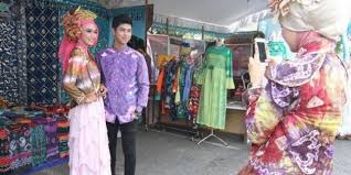 Hal ini nampak dari keragaman model pakaian sasirangan campuran yang ada di pasaran. Berbagai Jenis Sasirangan Kombinasi Modern Dan Kekinian Idnewsmedia Com