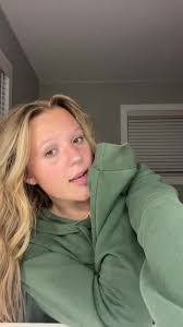 Samantha Schwab's Instagram, Twitter & Facebook