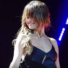 We Don T Talk Anymore Charlie Puth Selena Gomez You Don T Need A Ticket To Selena Gomez S Revival Tour To See Her Duet With Charlie Puth Selena Gomez Selena Gomez Hot Charlie Puth Selena Gomez
