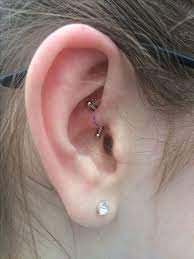 Daith Piercing I Just Got Today It Hurt But Not As Much As I Thought It Would And That S Marker In The Middle Cute Ear Piercings Daith Piercing Piercing