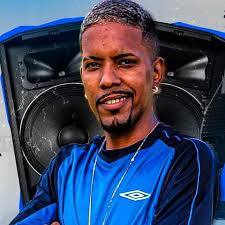 CORAÇÃO DE LOBO E PELE DE CORDEIRO