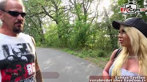 Немецкая шлюха соблазняет женатого мужика на секс-встречу на открытом  воздухе
