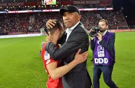 Antoine kombouaré va sans doute entraîner le rc lens la saison prochaine quand kombouaré pense que menez est plus fort que lavezzi et lucas moura. Kombouare Il Faudra Etre Plus Costaud Defensivement Barrages Ligue 1 Ligue 2 Dijon Lens 2 Juin 2019 Sofoot Com