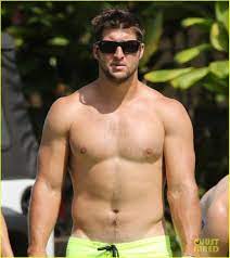Tim Tebow: Shirtless Beach Stud in Hawaii!: Photo 2971679 | Shirtless, Tim  Tebow Photos | Just Jared: Entertainment News