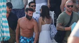 Jetzt ferienwohnung auf mykonos buchen! 15 French Algerians Savagely Beat The Greek Bodyguard Of The King Of Instagram In Mykonos Greek City Times