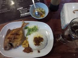 Manfaat mengkonsumsi ikan ekor kuning bagi kesehatan: Mencoba Ikan Dorang Goreng Di Depot Teras Bebek Jenggot