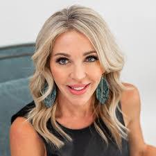 Renee Wilkes's Instagram, Twitter & Facebook