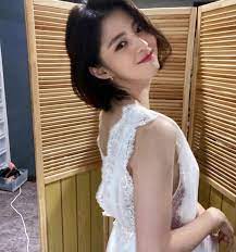 Pada episode pertama, han so hee hadir menggunakan tweed set berwarna off white dari sincheten. Penampilan Han So Hee Dengan Rambut Pendek Lepas Image Pelakor Dakyung