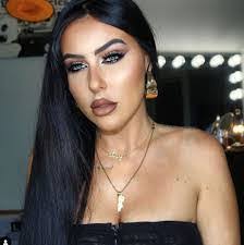 Rachel Boles's Instagram, Twitter & Facebook