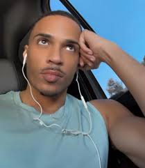 Tangled up headphones sums up the last few weeks 🫠