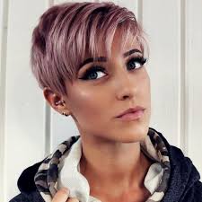 Kurzhaarfrisure #kurzhaarfrisurendamen the post mullet or mohawk? Pixie Cut Kurzhaar Bob Frisuren 2020 Novocom Top