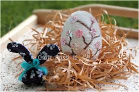 Top 10 Fabulous Fake Easter Eggs Top Inspired Easter Eggs Diy Easter Diy Easter Crafts