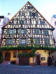 Riquewihr Haut Rhin Maison De Vigneron Dit Le Gratte Ciel 1561 Vacances En Alsace Vacances En France Maison Alsacienne