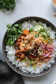 Spicy Peanut Tofu Bowls With Quick Pickled Veggies Recipe Healthy Recipes Recipes Vegetarian Recipes