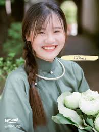 Chụp ảnh cổ phục với sen trắng 🥰