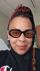 Lisa Sunshine's Instagram, Twitter & Facebook