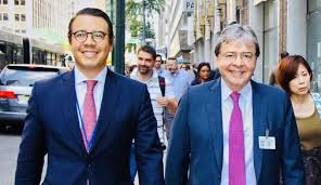 Parte el alma el fallecimiento del ministro carlos holmes trujillo, me deja en tremenda orfandad, su señorío, ecuanimidad, patriotismo, su amistad y compañía de todas las horas, lamentó el expresidente álvaro uribe. 3mbhhrr0fwfzzm