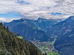 Find location, trail maps and piste maps covering the mountains 1870 m of vertical range and surrounding area. Mayrhofen Sehenswurdigkeiten Zillertal Was Lohnt Sich