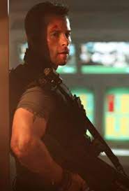 guy pearce in lockout han solo with bigger biceps basically