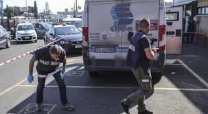 Spari, mezzi incendiati e traffico in tilt sull'autostrada tra cerignola e canosa. Assalto Armato Al Portavalori Banditi In Fuga Con Soldi E Pistola Del Vigilantes