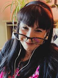 Eileen Dey's Instagram, Twitter & Facebook