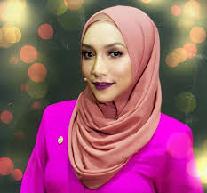Saya perlu kuat kerana ini adalah periuk nasi saya. Ziana Zain Dan Keluarga Demi Anak Ziana Zain Tolak Semua Tawaran Berlakon Mynewshub Greatest Hits Ziana Zain Remastered Mikxasty