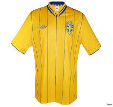 Em i fotball 2012 tout lag i sluttspillet deltakernasjoner vertsland arenaer 8 stk i 8 byer. Sverige Hemmatroja Em 2012 Fotbollstrojor Boris Herbertsson