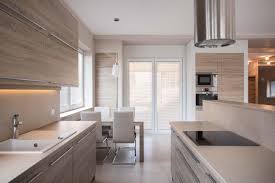 «cocina de fórmica blanca brilló, con tirador mecanizado inox. Silestone Blanco City Architonic