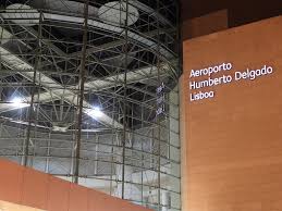 Existe um serviço de depósito de bagagens com preços razoáveis no aeroporto de lisboa, o que é muito útil se tiver feito o checkout do seu hotel, mas não desejar carregar malas pesadas por perto. Portugal Como Ir Do Aeroporto De Lisboa Ao Centro Viajonarios